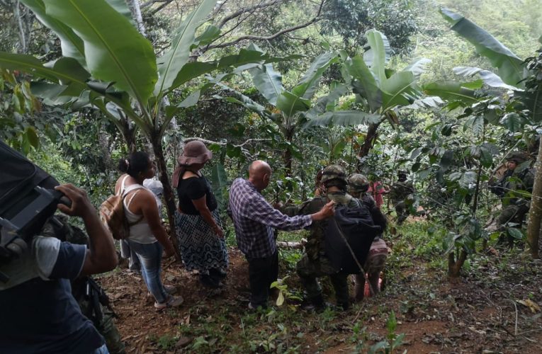 Ejército Nacional rescató a diez personas en Suárez, Cauca