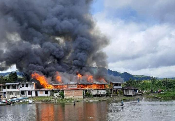 Incendio acabó con 11 humildes viviendas en López de Micay