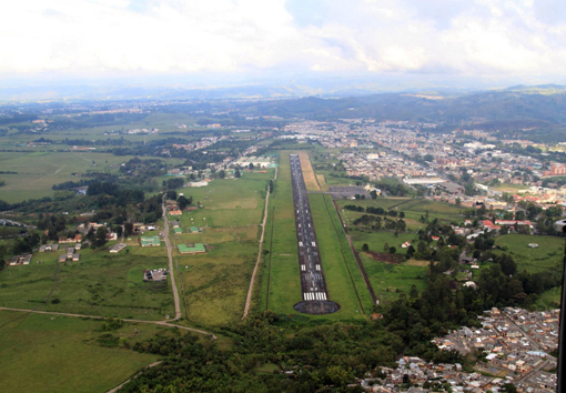 Alcalde solicita reapertura de transporte aéreo