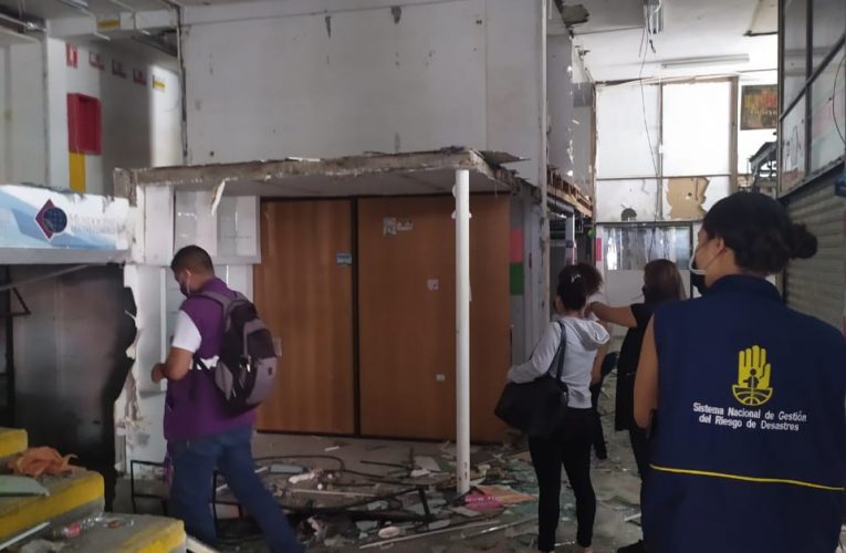 Vándalos buscan desmantelar Centro Comercial Anarkos